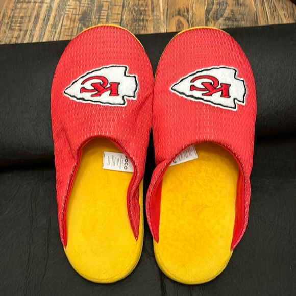 Used- Kansas City Chiefs slippers size 11-12 - Picture 5 of 7